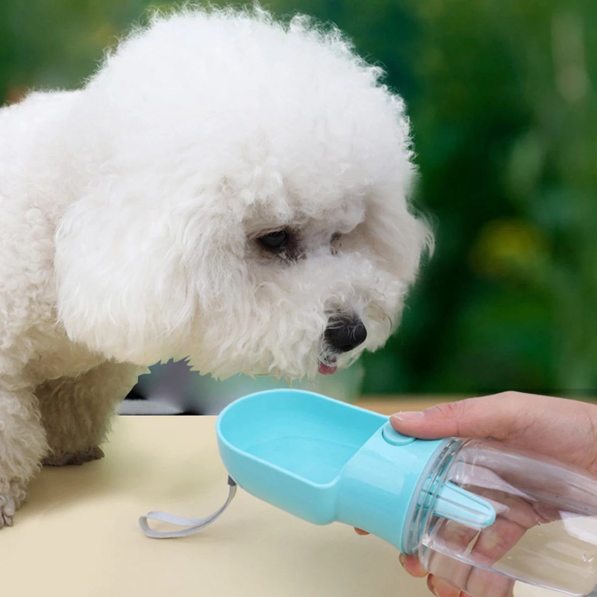 Pet feeding/water supplies, pet going out water cups, portable carry-on cups, pet water and food integrated cups.-zmt